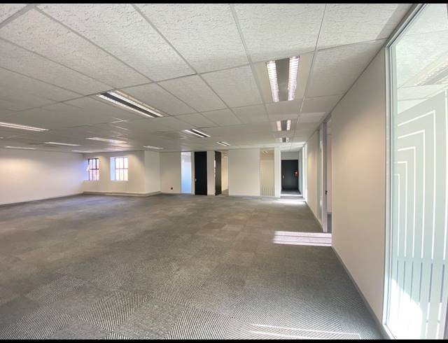 631M² OFFICE TO LET IN BRYANSTON
